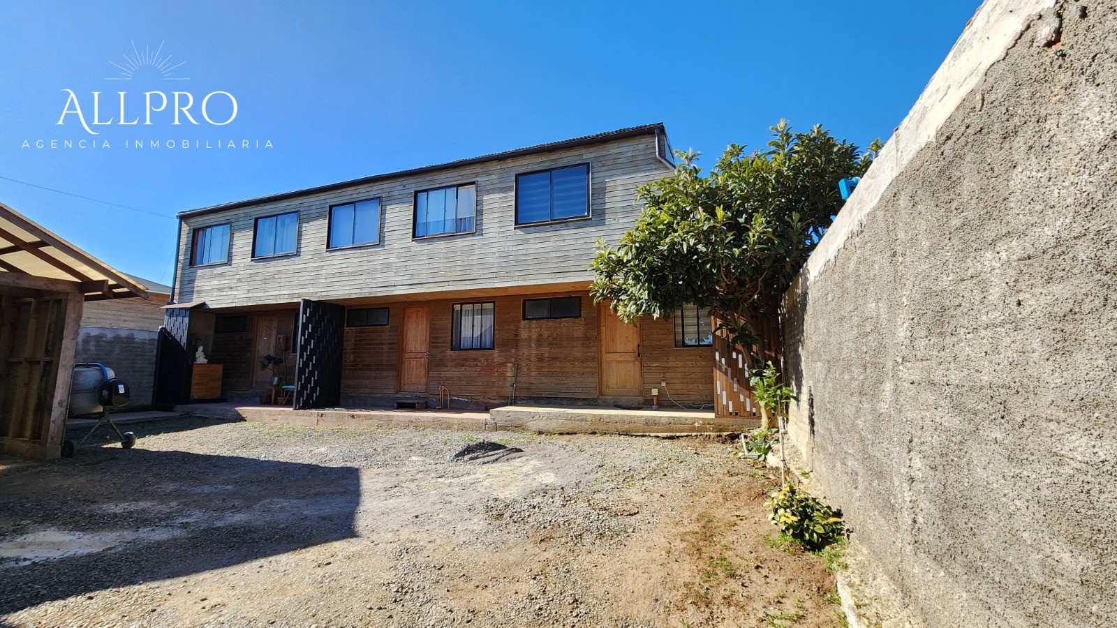En venta en Pichilemu Oportunidad única: Casa + 3 cabañas